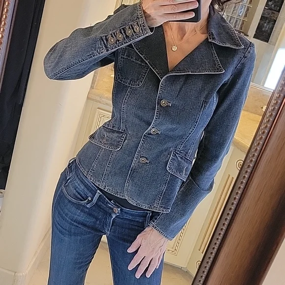 DKNY - DKNY JEANS 総柄 ロゴ ジップアップ ショート丈 デニム ジャケット 90年代製 DKNY ジージャン ワッペン多数 デニムジャケット